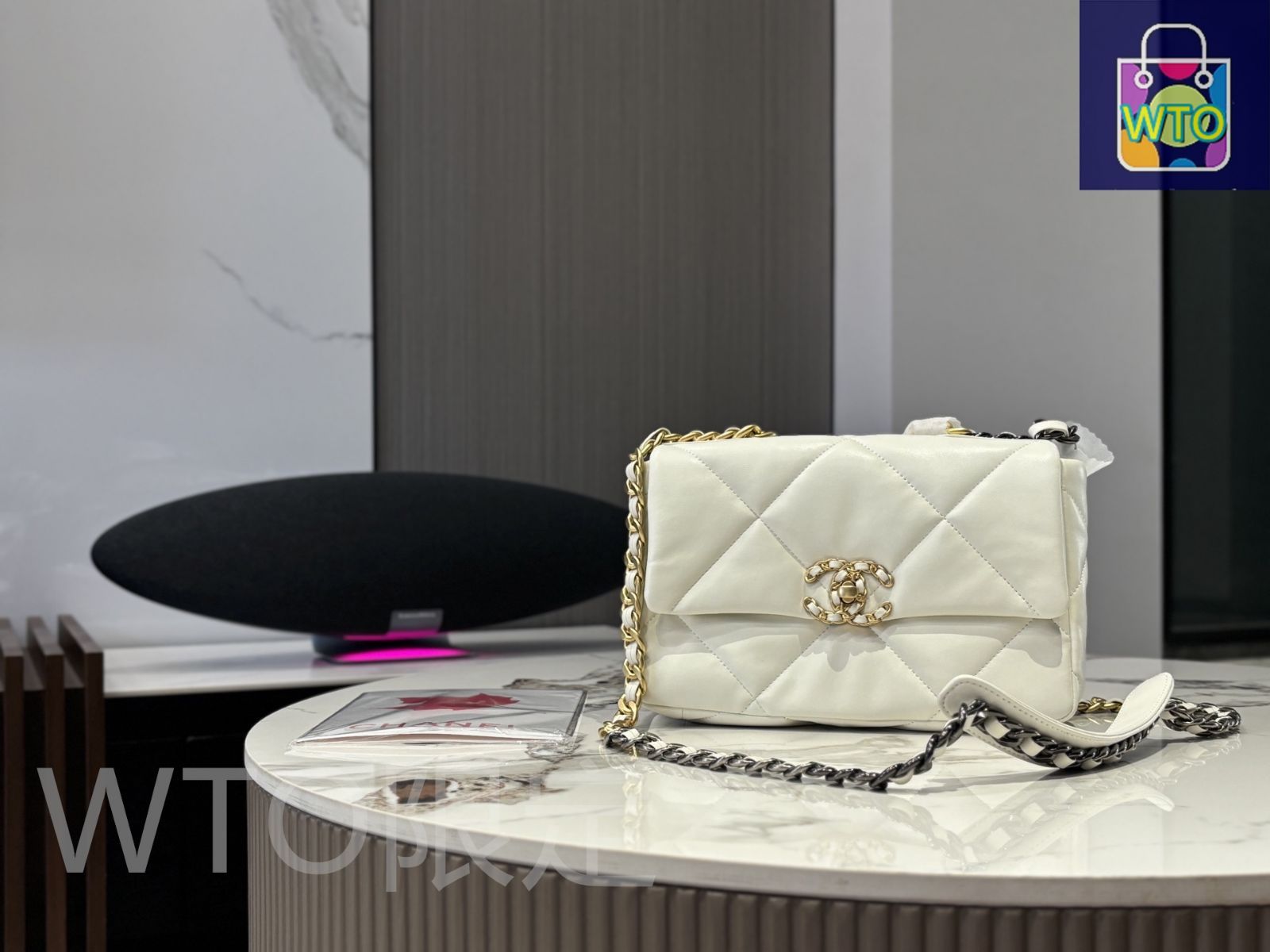 今日特価】Chanel シャネル 19バッグシリーズ 高級感溢れる質感が特徴