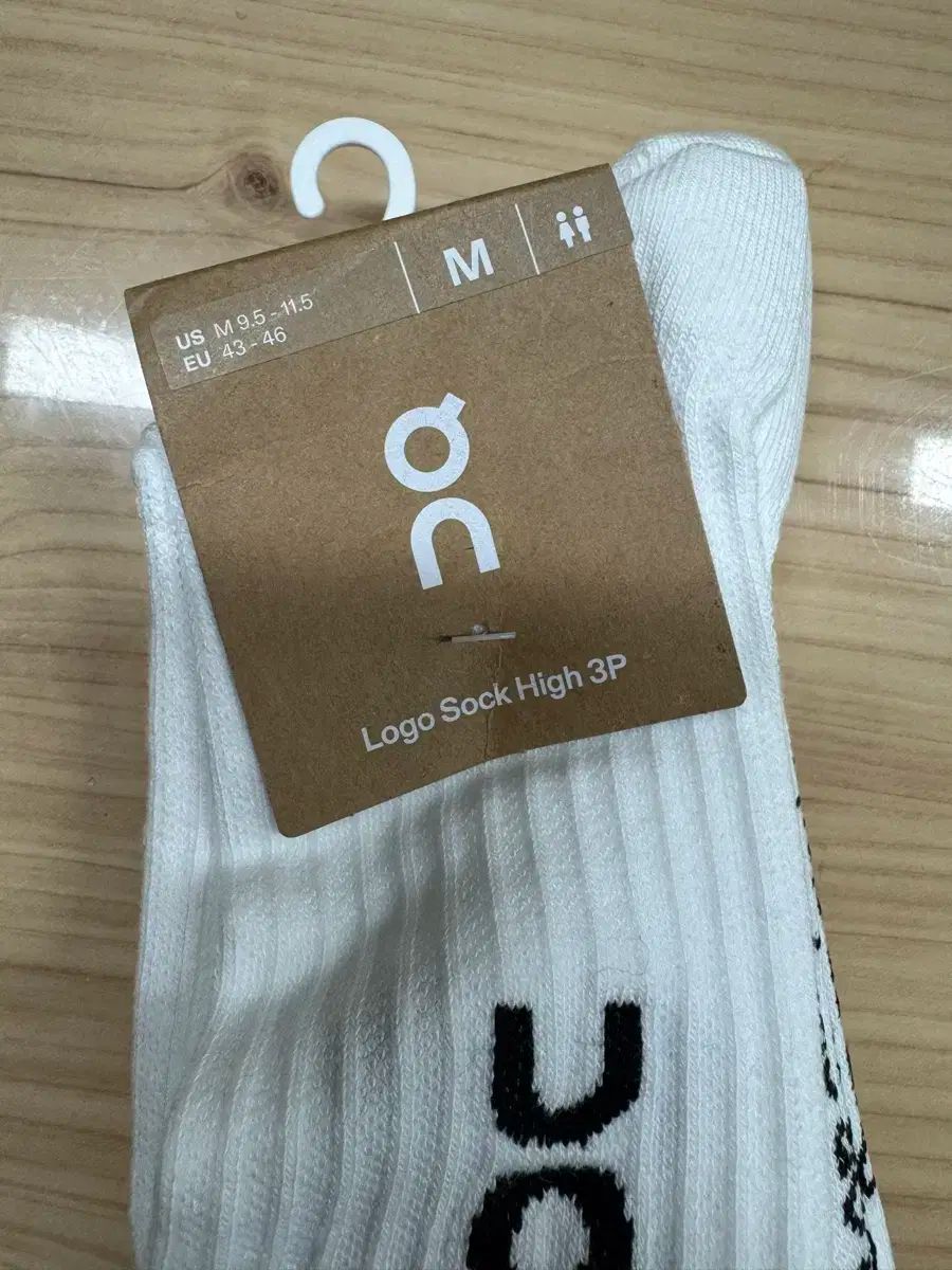 On Running ロゴ ハイ 靴下 3 P Mサイズ