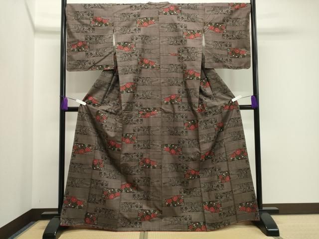 平和屋着物 本場大島紬 7マルキ 総絣 色紙重ね花文 正絹 gh