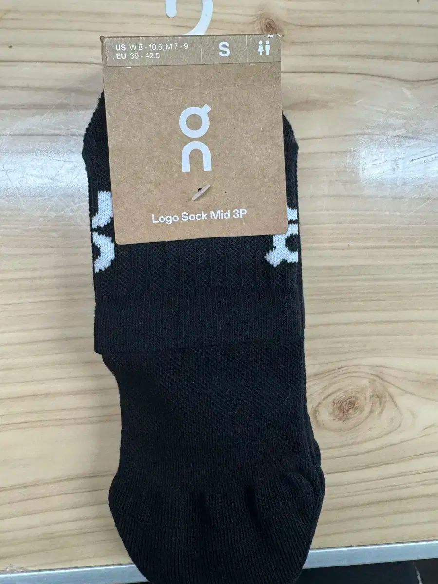 On ランニング ロゴ ミッド 3 P 靴下 ブラック S