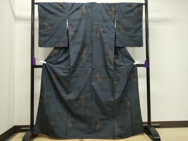 平和屋着物 本場大島紬 9マルキ 鞠舞蝶文 正絹 gh