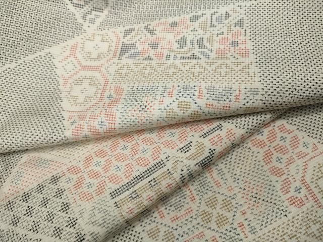 平和屋着物 本場大島紬 白大島 120亀甲 切嵌吉祥花文 正絹 ut