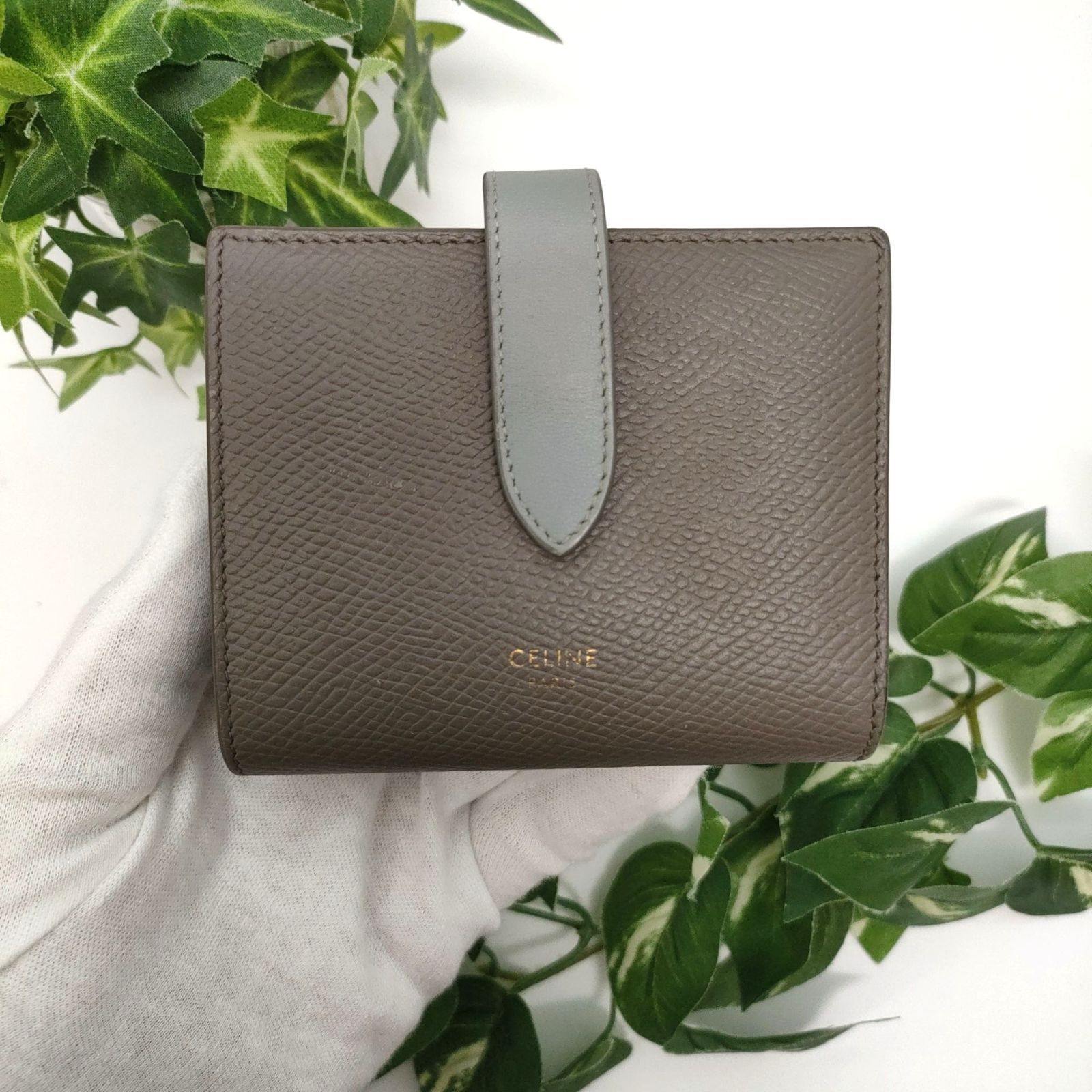 セリーヌ 折り財布 スモールストラップウォレット ペブル グレー