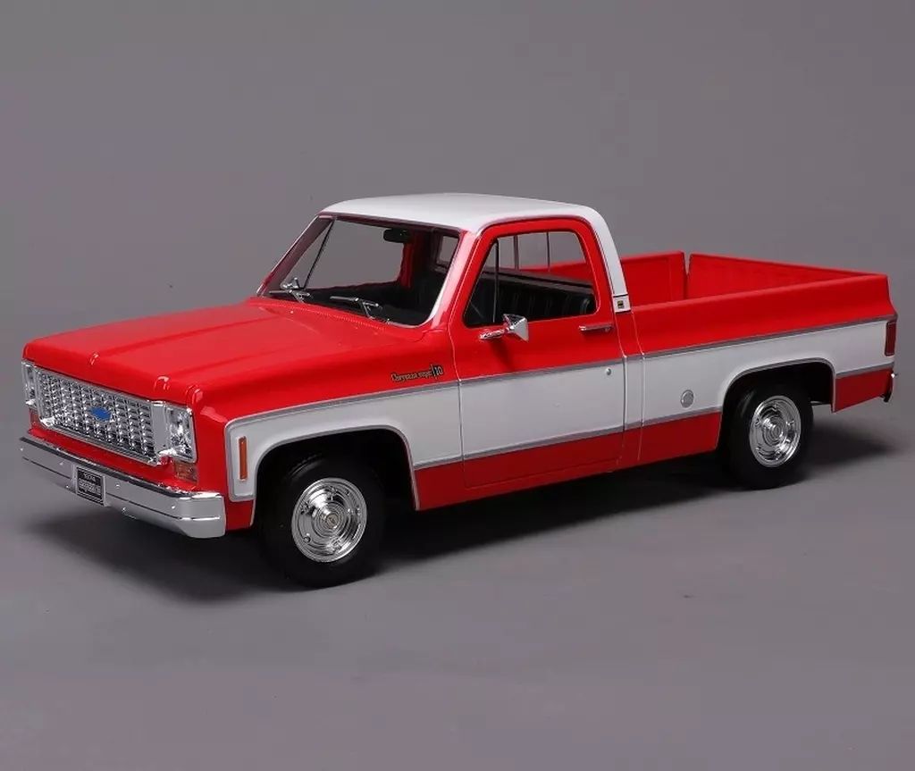 ミニカー 1 18 1974 シボレー C 10 シャイアンスーパー ピックアップ レッド ホワイト