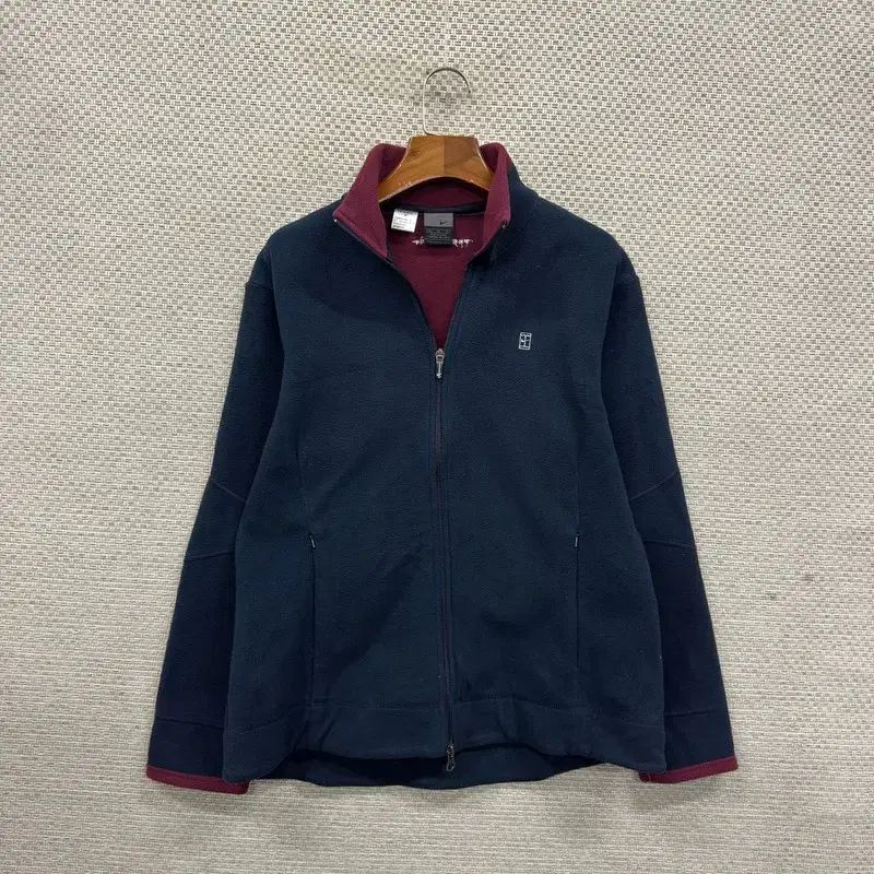 ナイキ 刺繍 ロゴ オールドスクール フリース ジップアップ 95 A01698