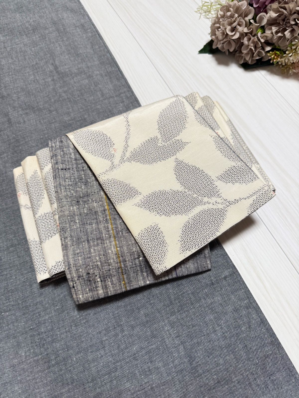 272号 半幅帯 葉っぱ絣紬 アイボリー×薄グレーグラデ紬 正絹 リバーシブル ︎同じ生地は2度と入荷しません 1点〜6点までの 商品 ︎