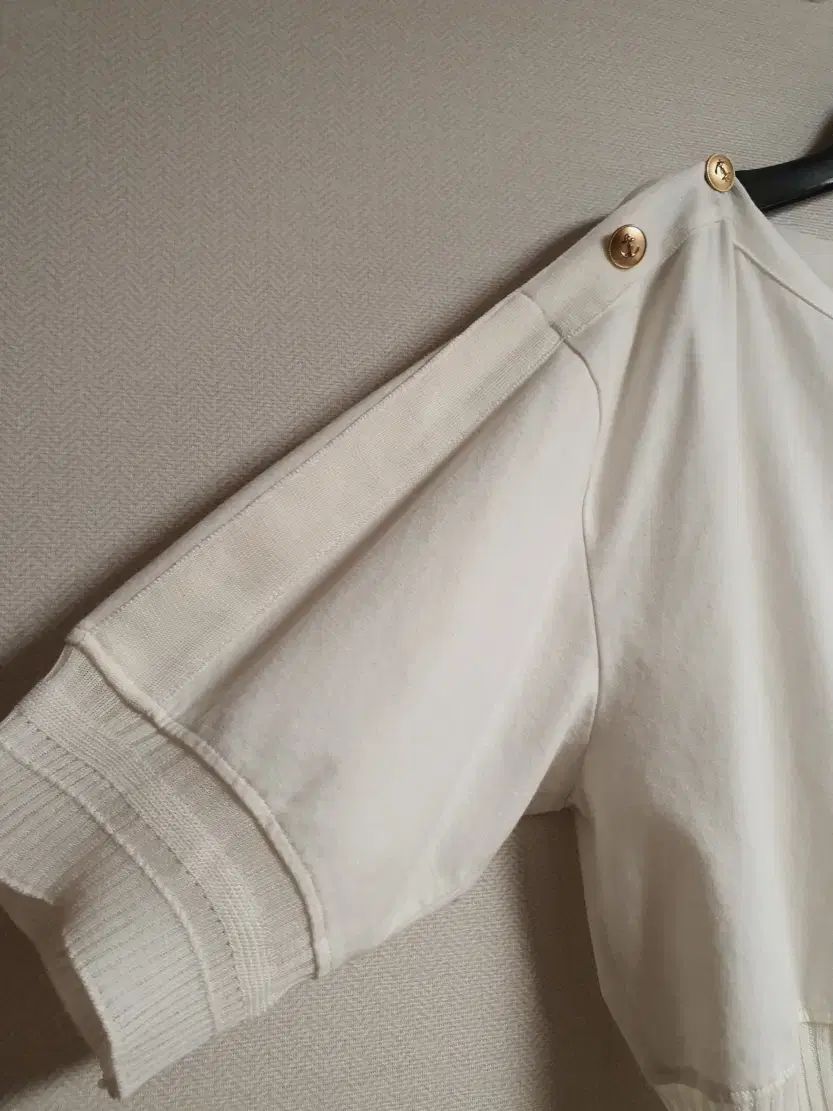 リップネック Tシャツ