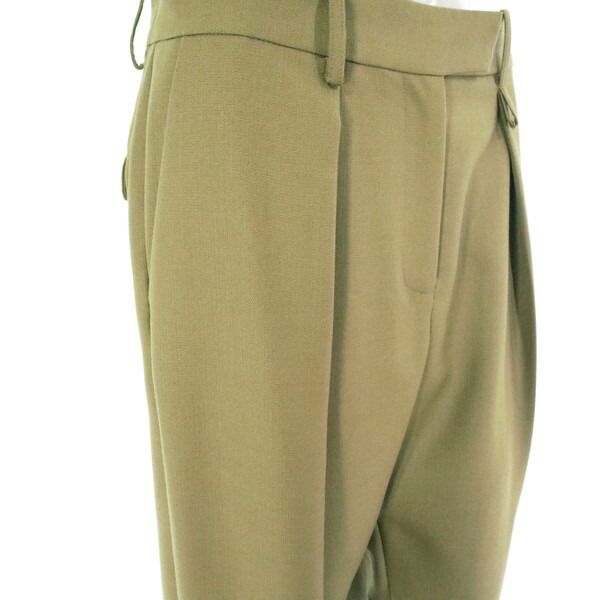 タック入りパンツ