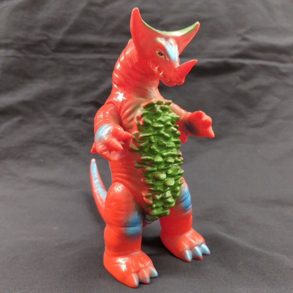 バンダイ バンダイキャラクターシリーズ ストア 袋入りゴモラ/赤成型