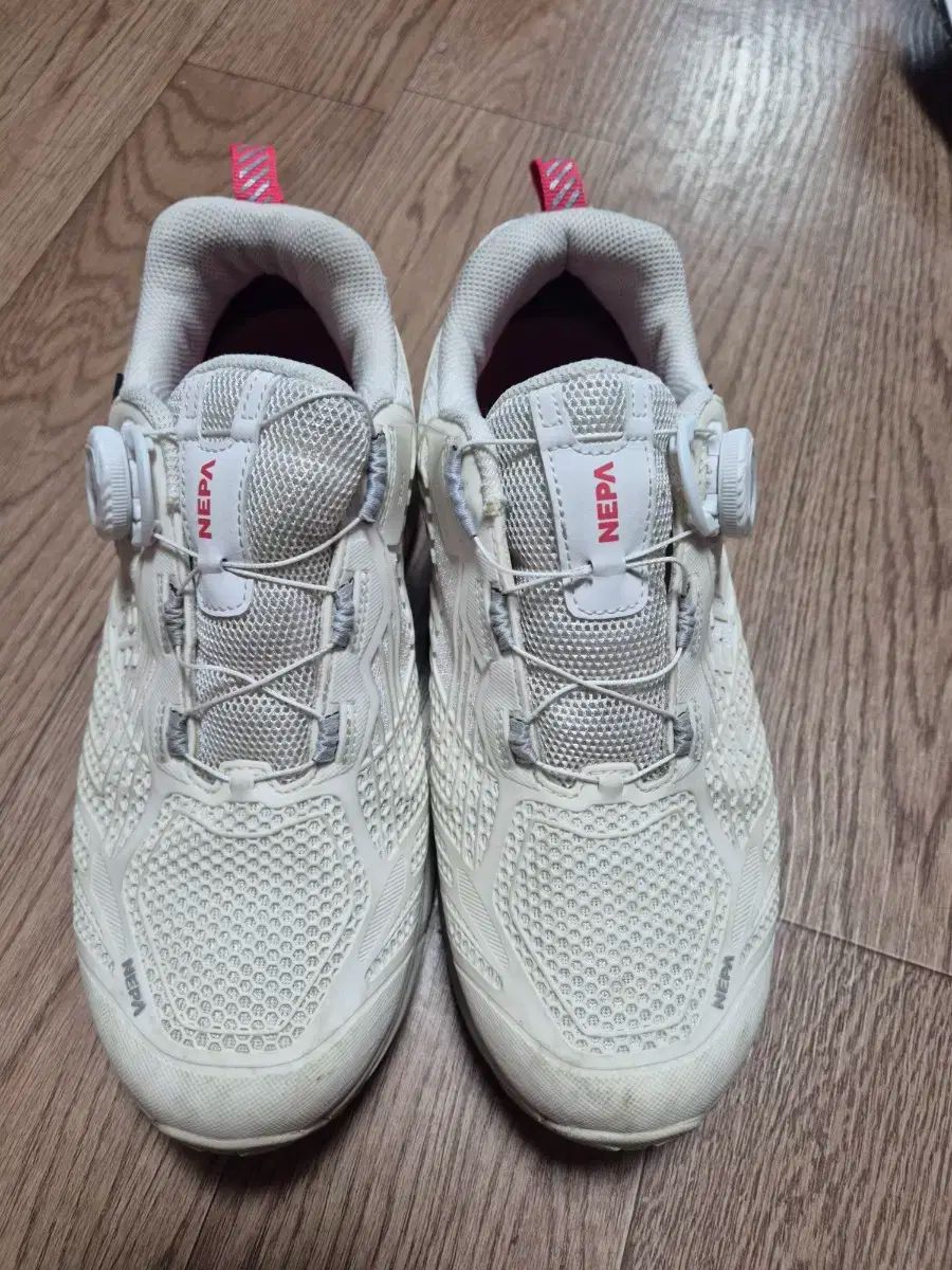 ネパ レディース GORE TEX ゴアテックス ダイアル式 スニーカー