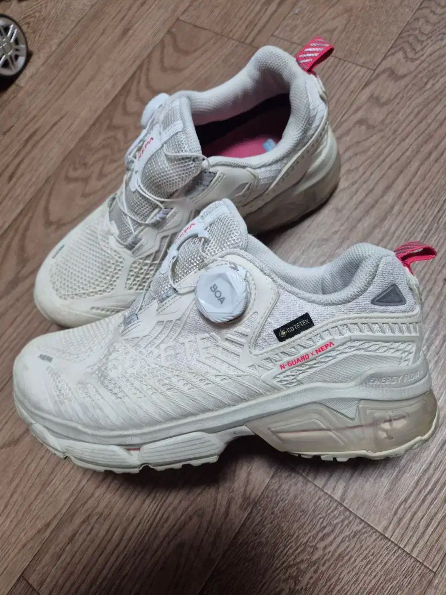 ネパ レディース GORE-TEX ゴアテックス ダイアル式 スニーカー