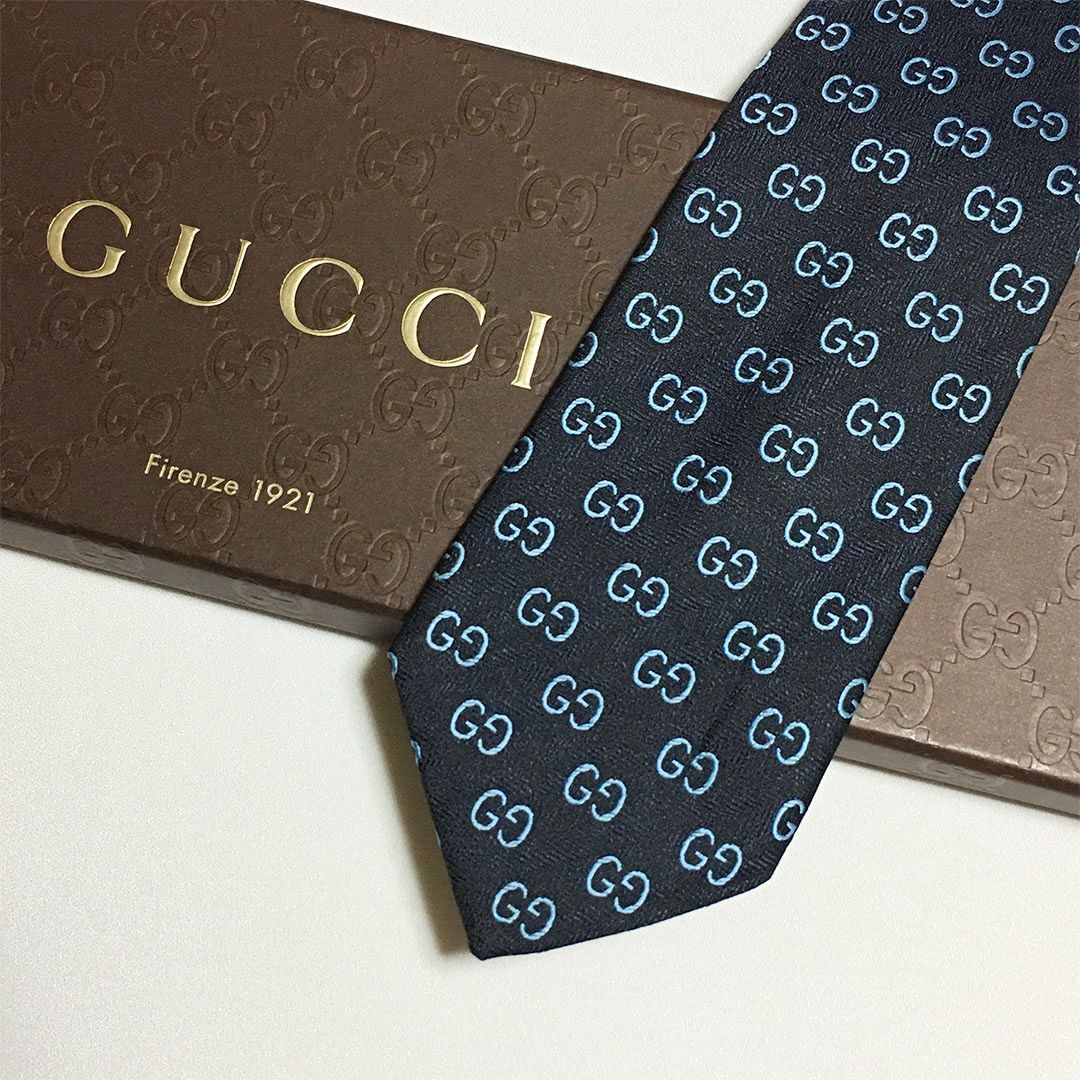 GUCCI シルク ネクタイ GGロゴ 美品】GUCCI ベルトライン入 GGロゴ