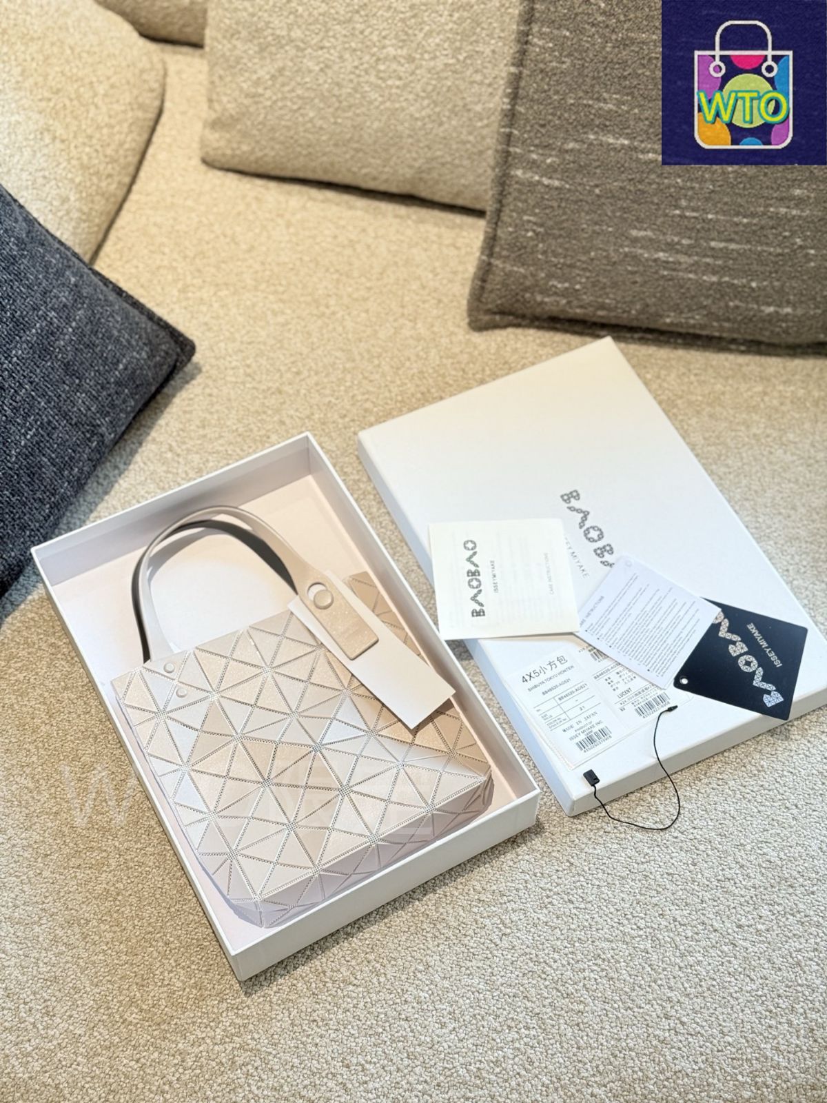  今日 三宅一生四月 ミニキューブ ～ISSEY MIYAKE APRIL LIMITED MINI CUBE～-WTO輸入2 ショルダーバッグ ショルダーバッグ