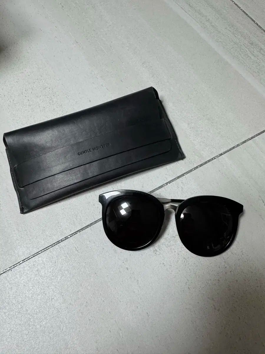 正規品 GENTLE MONSTER(ジェントルモンスター) サングラス ブラック