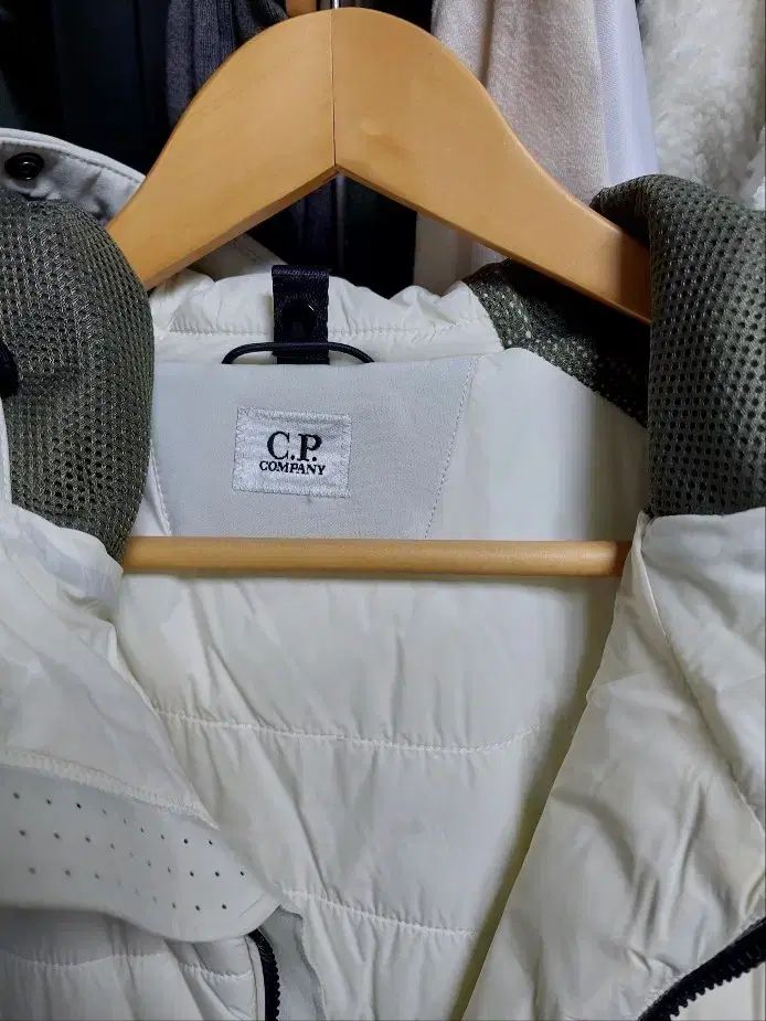 C.P. COMPANY シーピーカンパニー シェル 白 ダウン ゴーグル レンズ ベスト 52