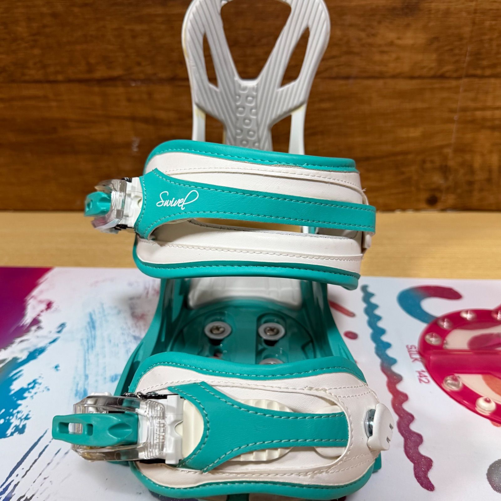 美品 SWIVEL スウィベル レディーススノーボード 4点セット ボード