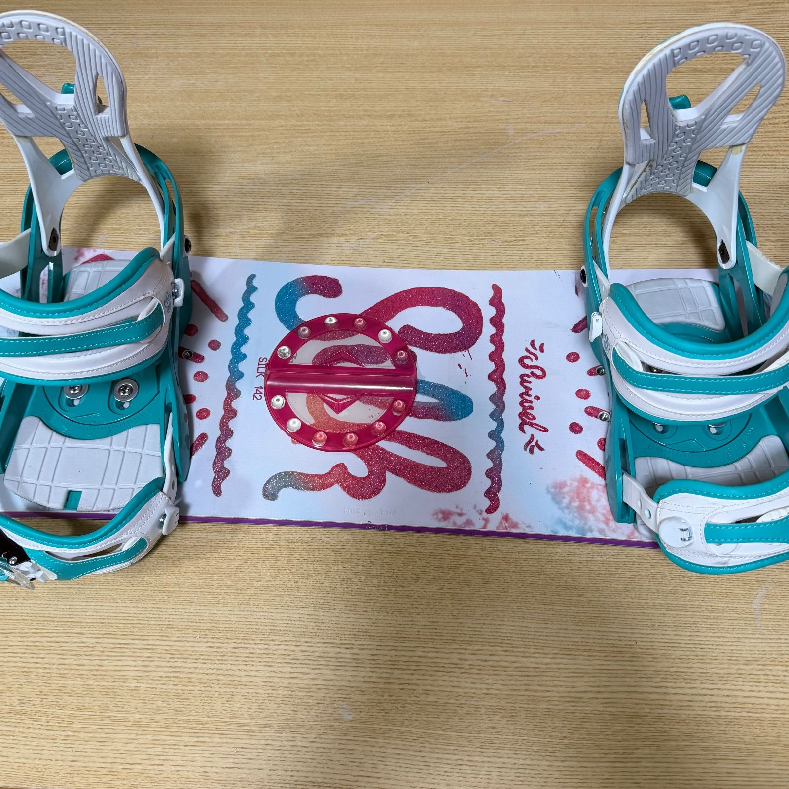 美品 SWIVEL スウィベル レディーススノーボード 4点セット ボード