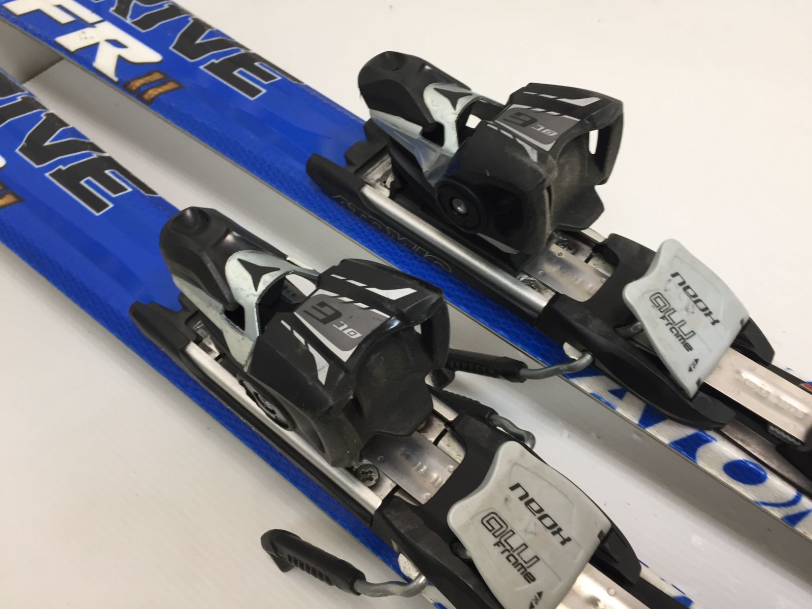 ◇ スキー Atomic DRIVE FR 11 TYPE A 162 cm + neox デモ カービング