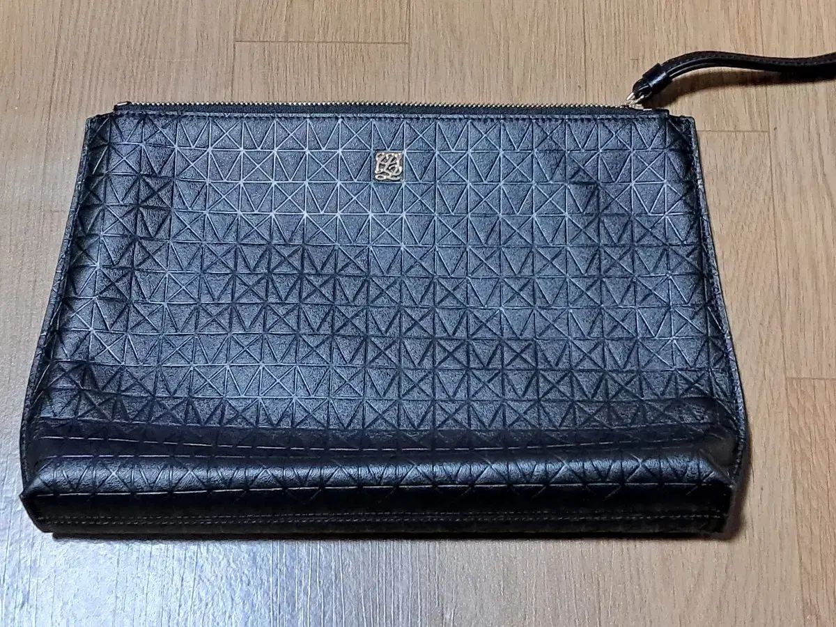 Louis Quatorze ブラック パータン クラッチバッグ