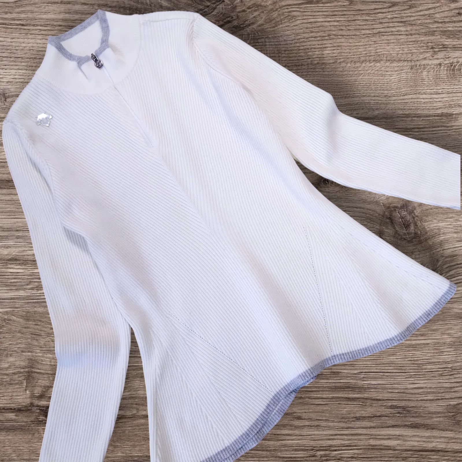 値下げセール❗️ DESCENTE GOLF ニットセットアップ 極美品 DESCENTE GOLF ニットセットアップ ゴルフニット レディース