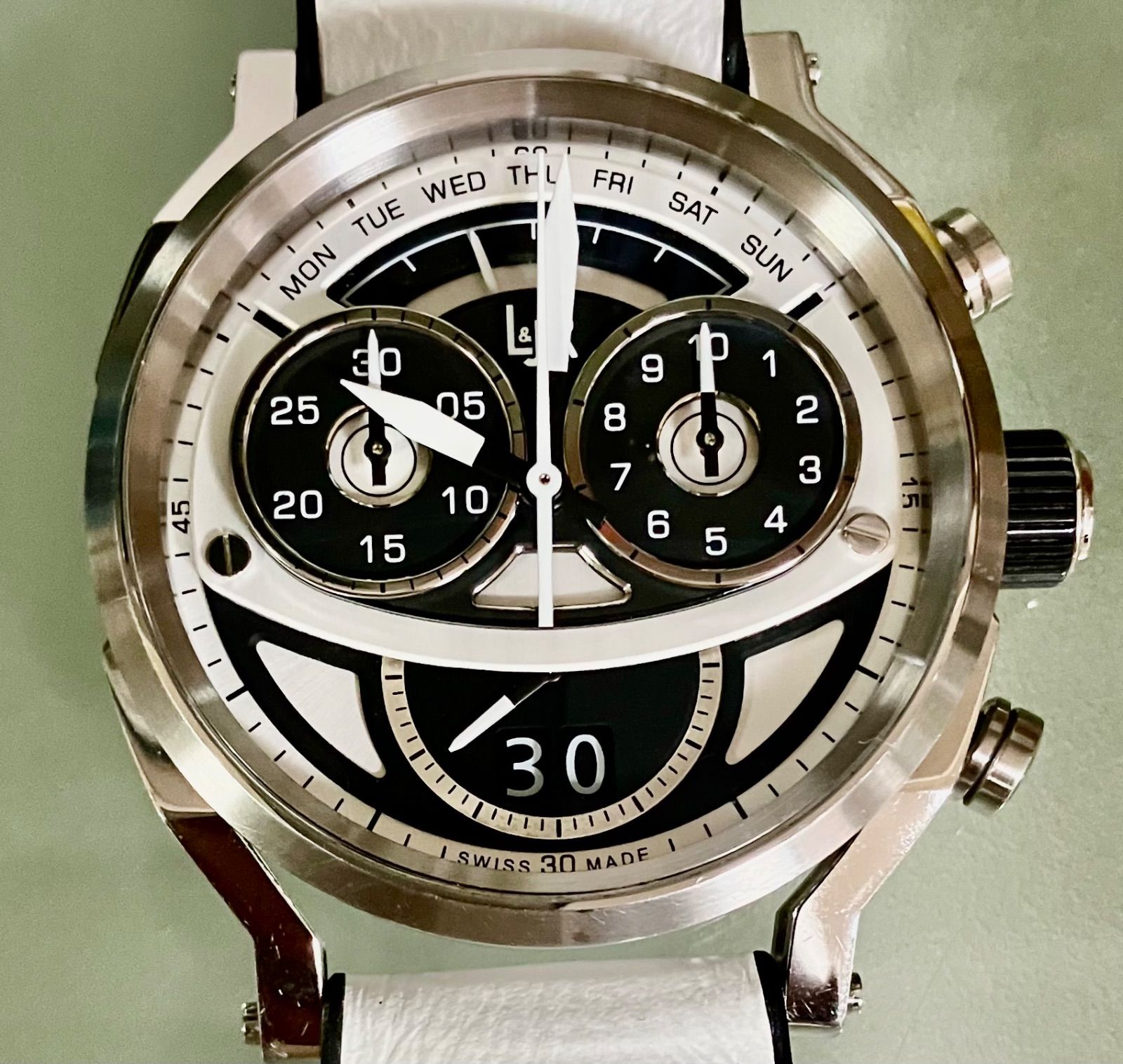 稼働 L JR エルアンドジェイアール ステップ1 デイデイト STEP ONE クロノグラフ QZ メンズ腕時計 箱 保証書付属