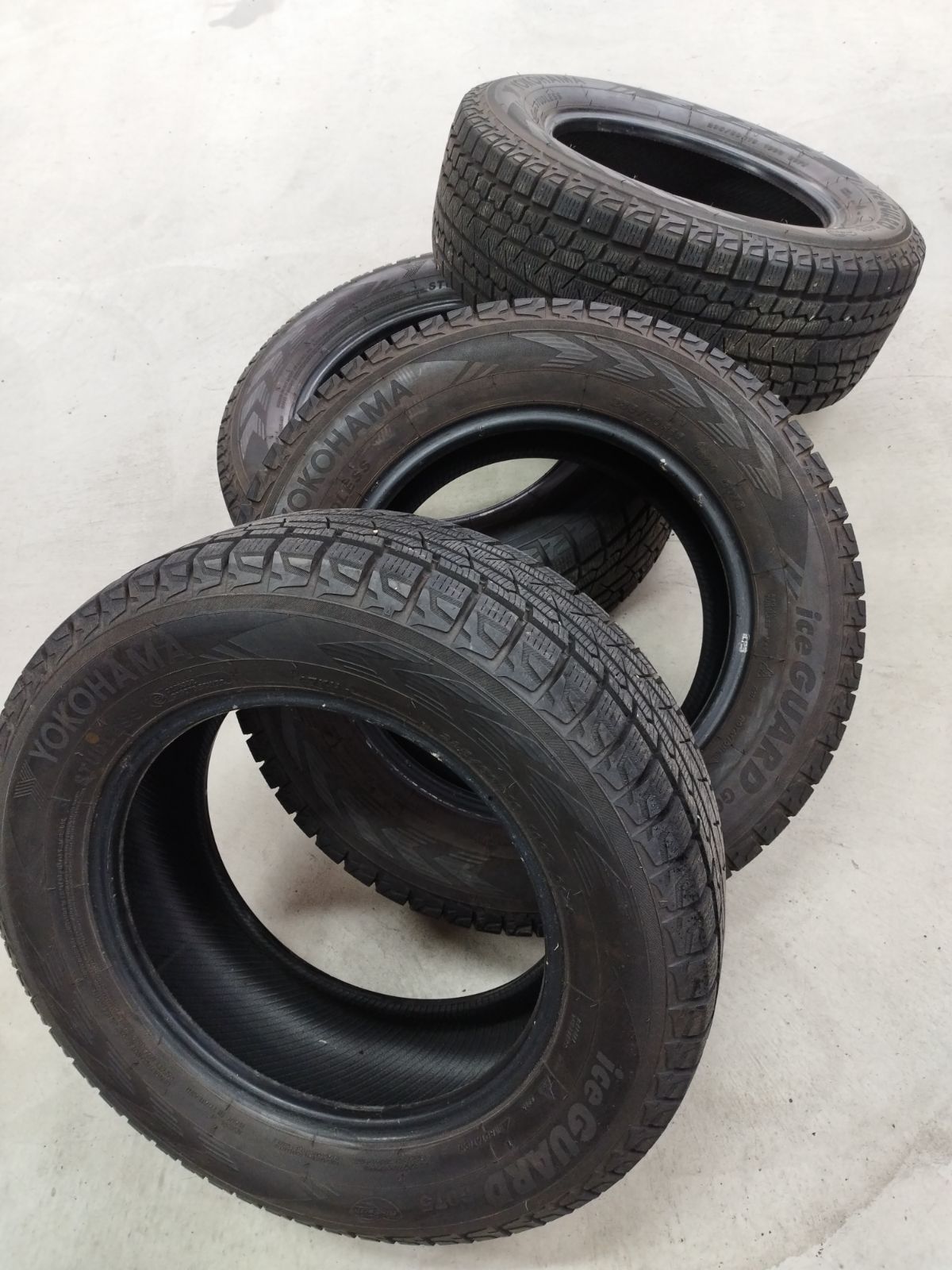 235 60 R 16 100 Q スタッドレスタイヤ ヨコハマ iceGUARD G 075