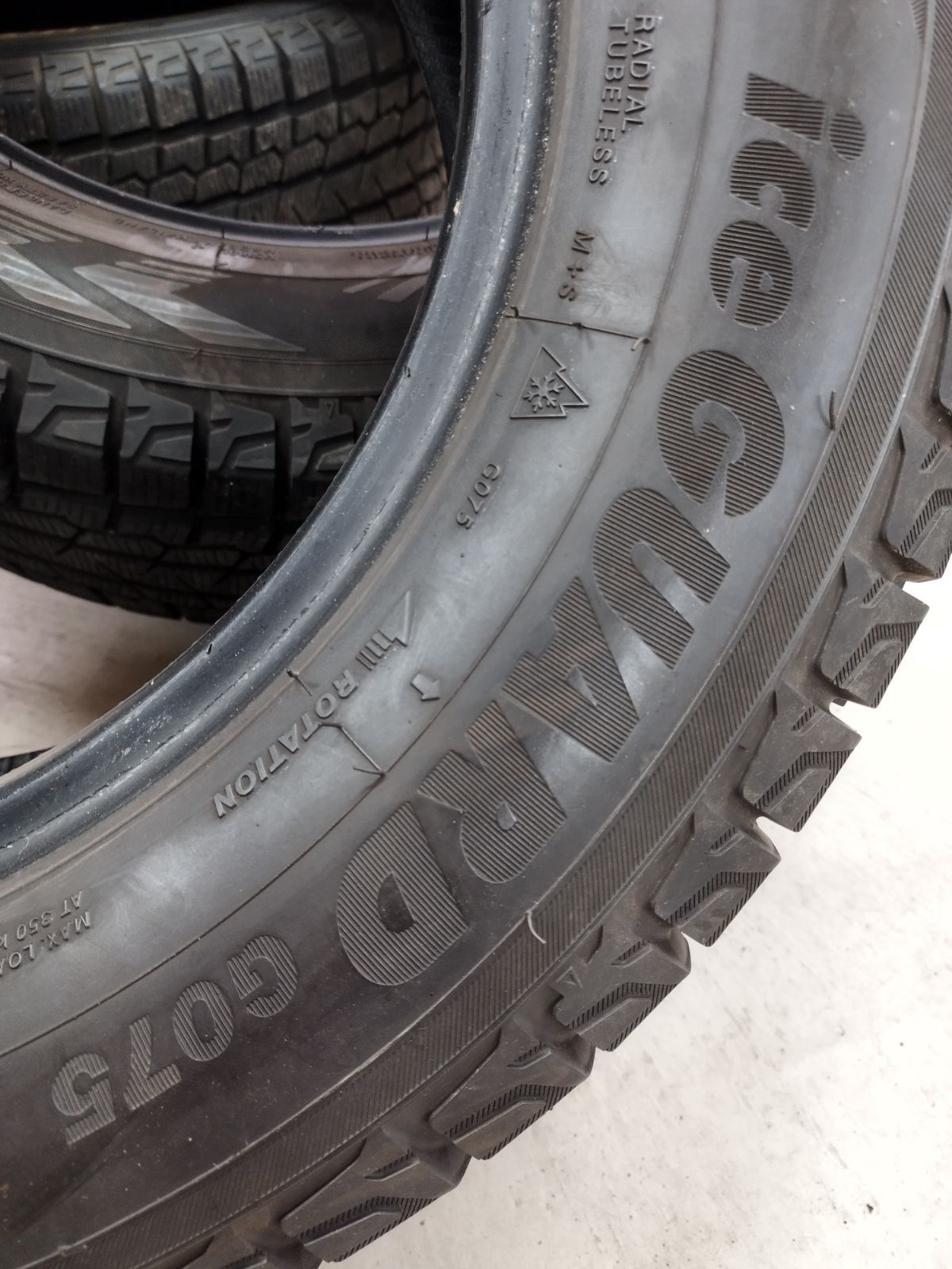 235 60 R 16 100 Q スタッドレスタイヤ ヨコハマ iceGUARD G 075