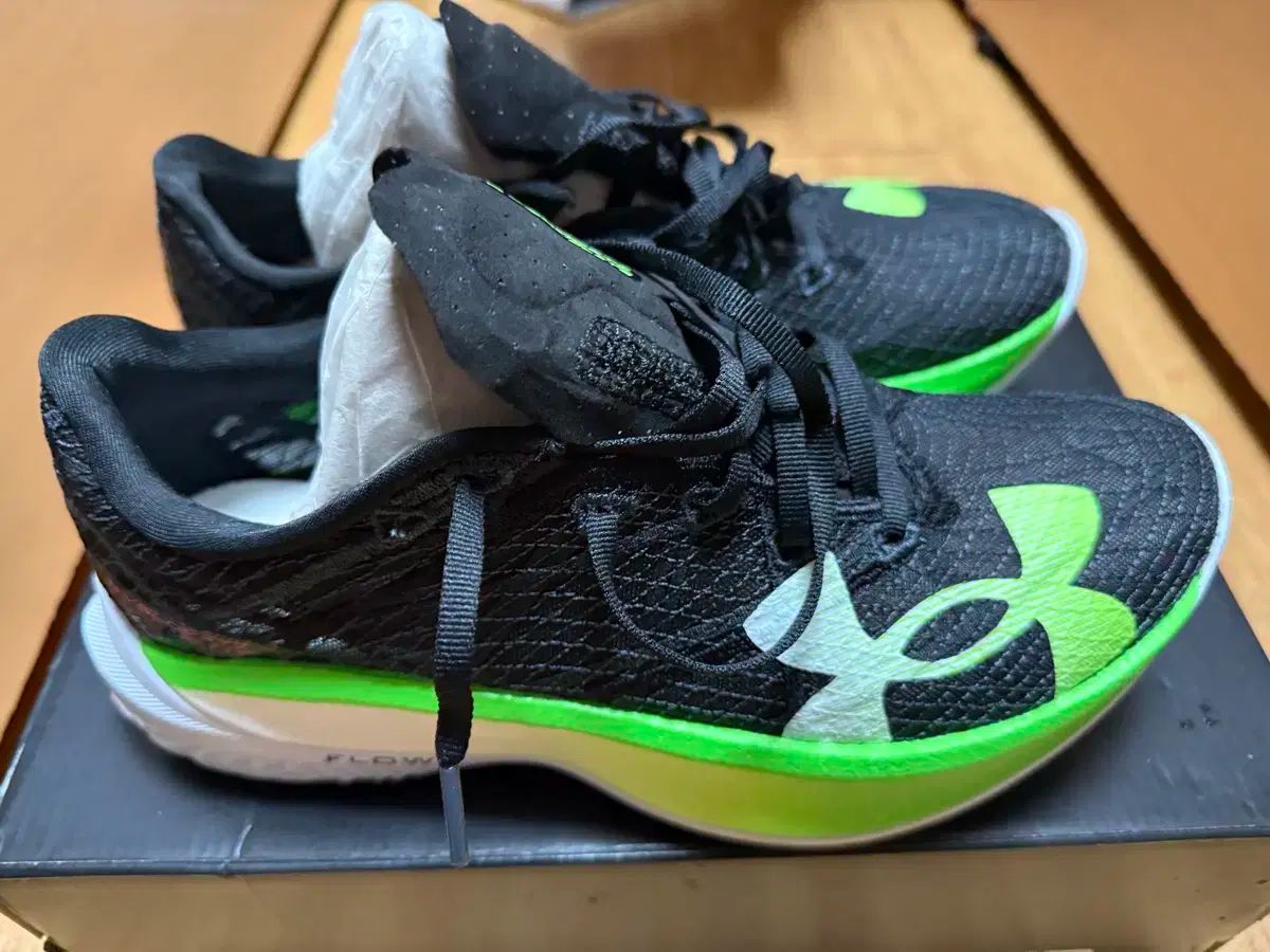 アンダーアーマー マラソンスニーカー 260