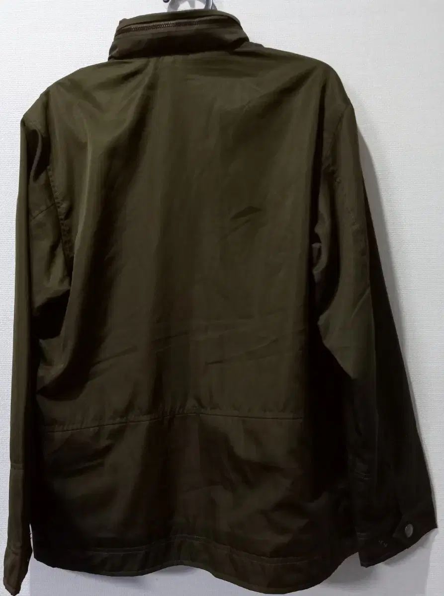 カーキ ブルゾン