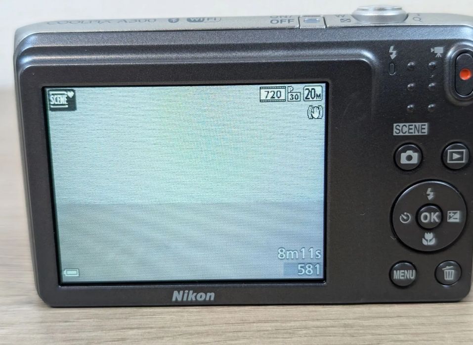 極美品】Nikon COOLPIX A300 シルバー 薄型軽量119g！ 20MP 光学8倍
