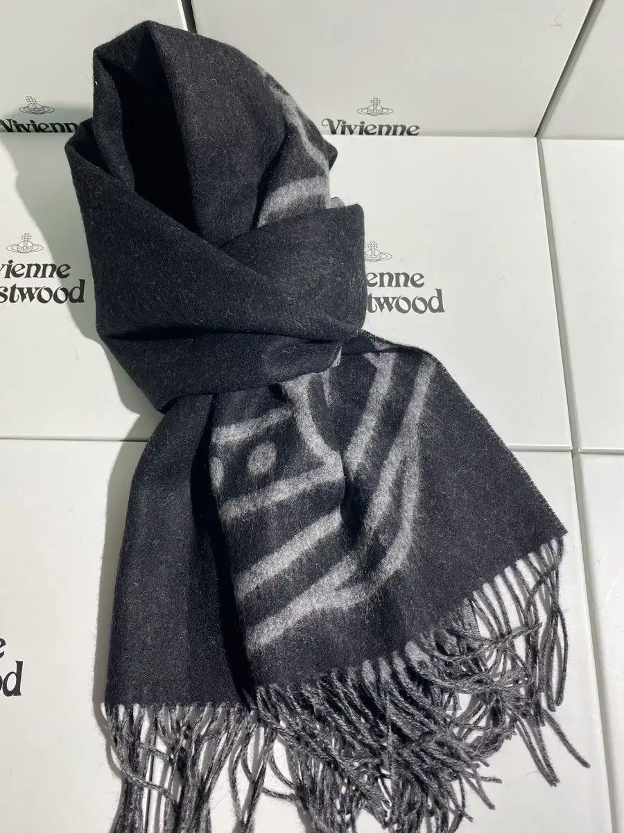 Vivienne Westwood ヴィヴィアン・ウエストウッド サテュルヌス