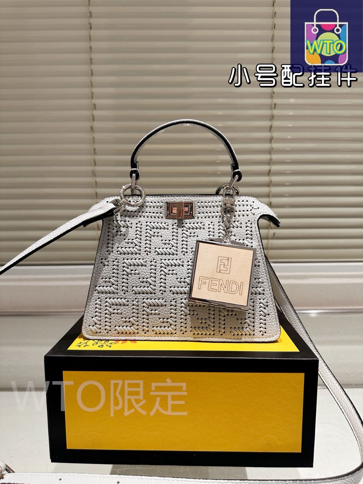今日特価】Fendi Peekaboo アクセサリー付き（ホワイト Cuoio Romano