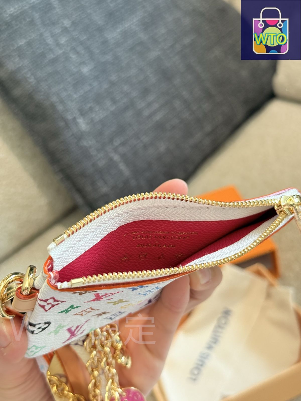 レア！LOUIS VUITTON レインボー キーホルダー新品未使用 今日特価】LV Monogram レインボー コーティング キーホルダー ルイ