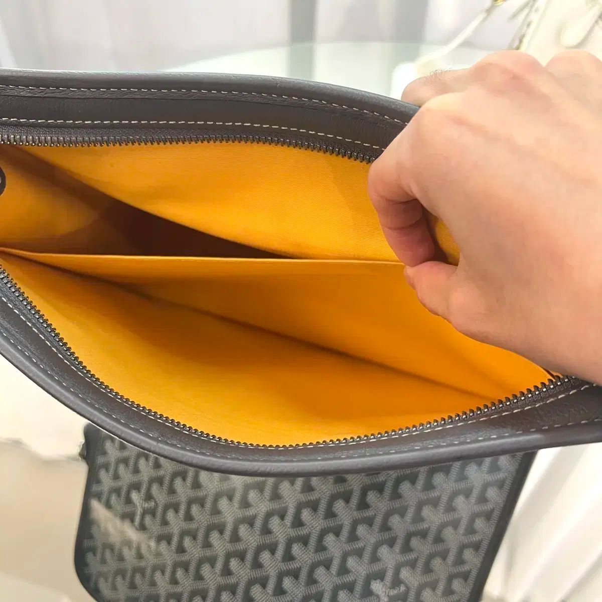 クラッチバッグ