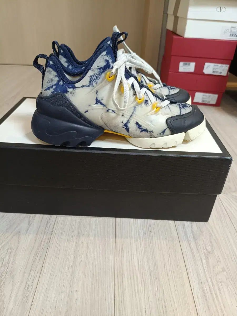 ディコネクト スニーカー