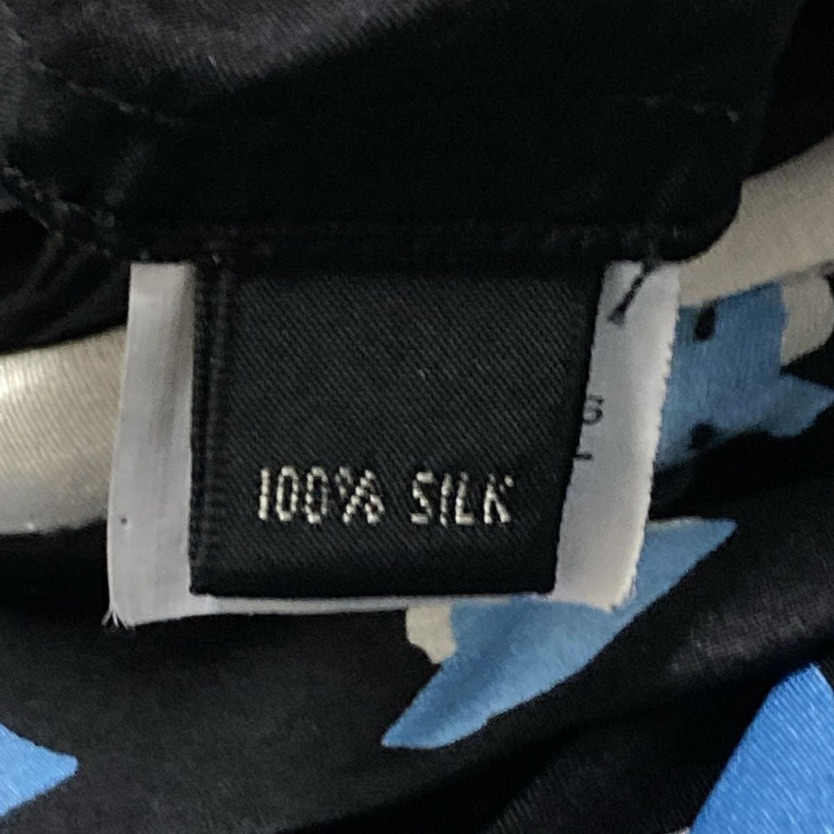 黒×ライトブルー