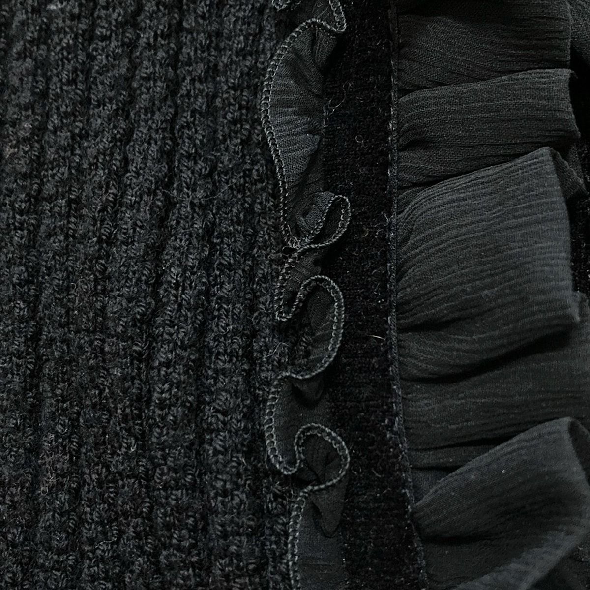 美品 エポカ EPOCA カシミヤ混 フリル袖 ニットカーディガン ブラック　L 美品 エポカ EPOCA カシミヤ混 フリル袖 ニットカーディガン ブラック