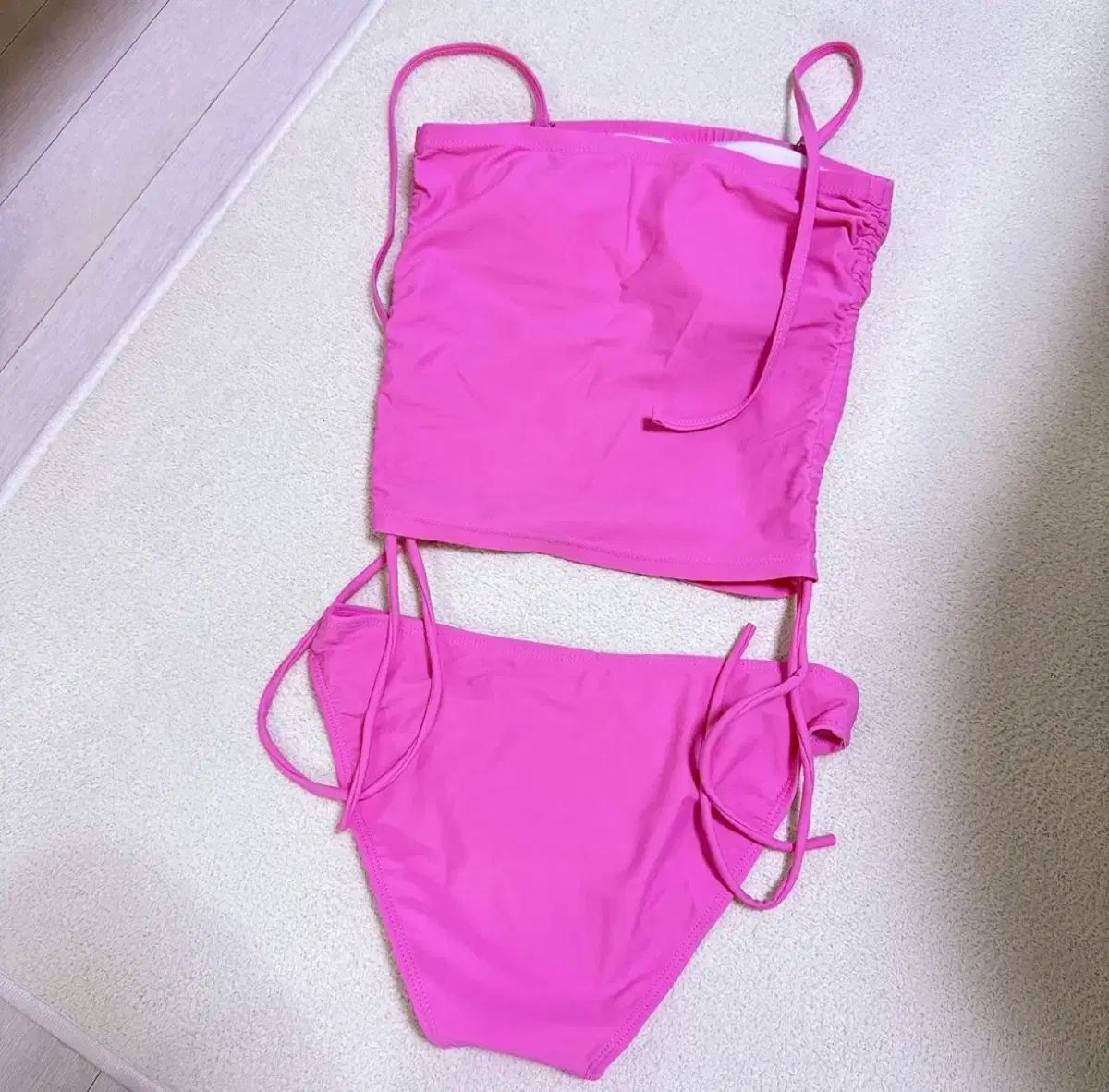 ホルターネック ビキニ