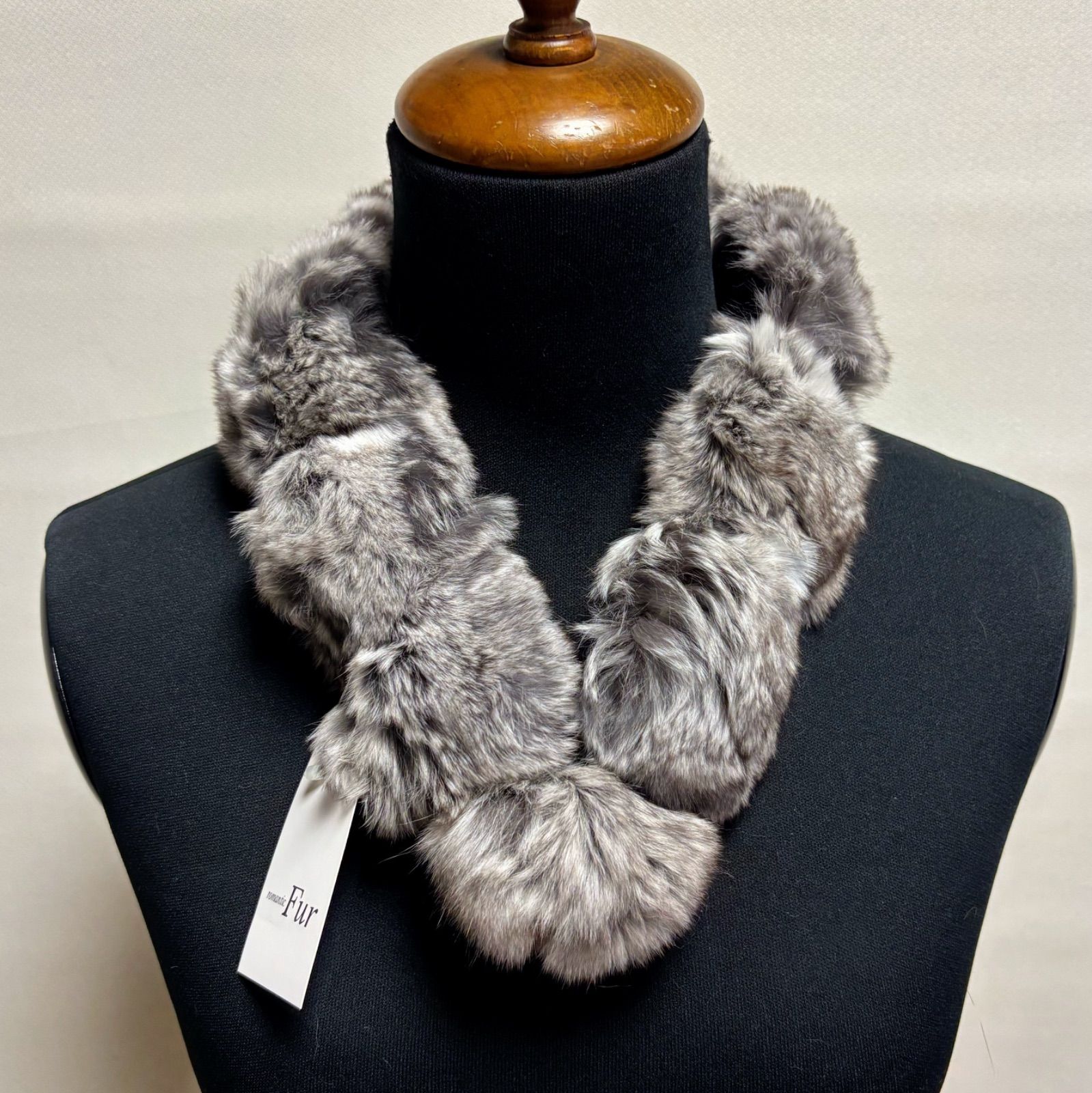 未使用【FUR COLLECTION/ナチュラル チンチラマフラー】ボンボン 新品】チンチラファーマフラー ボンボン付き ナチュラル リアルファー