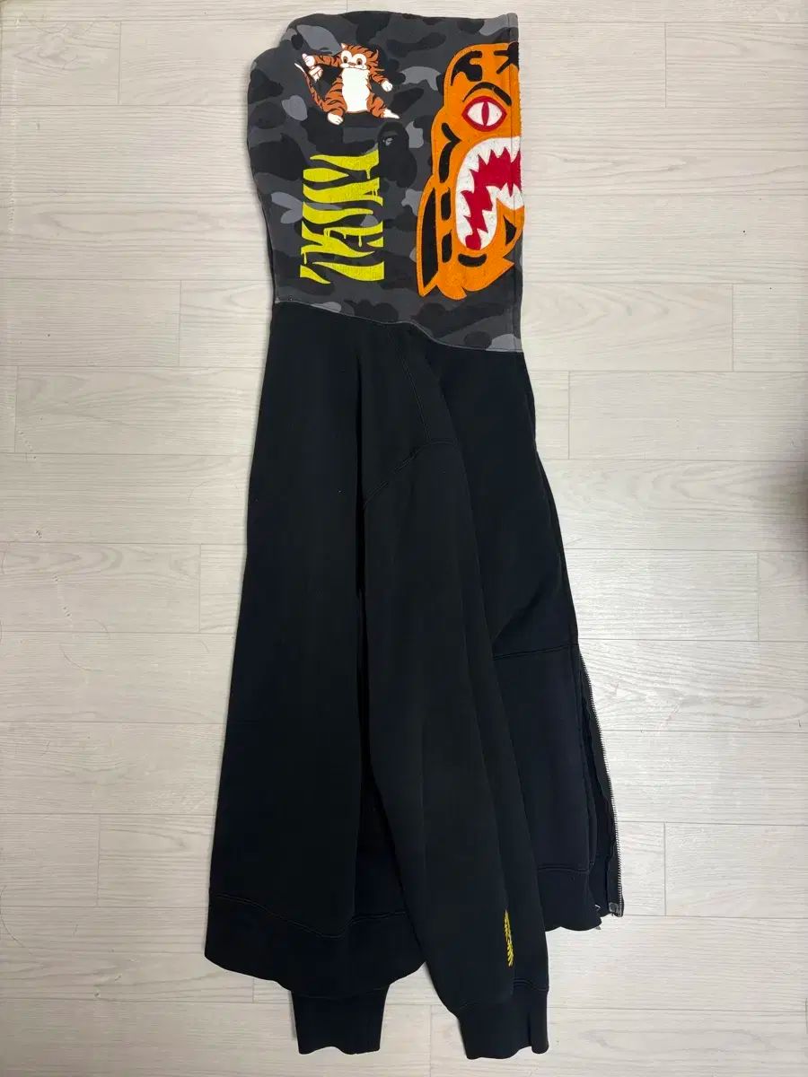 XL A BATHING APE・アベイシングエイプ タイガー カモフラ 半々ジップ