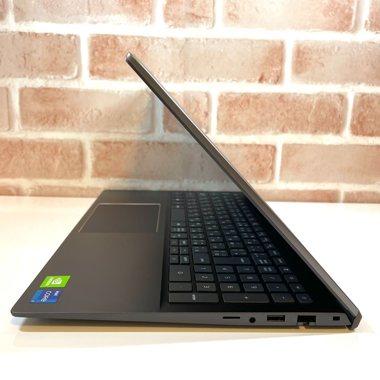 第11世代 Corei7 メモリ16GB SSD512GB テンキー付き フルHD Office2021