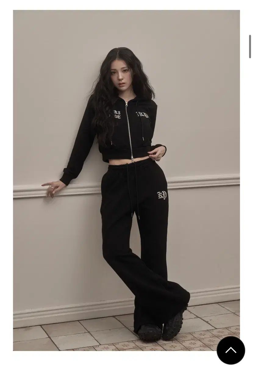 カーキポイント クロム ブーツカット パンツ