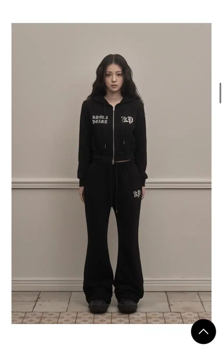 カーキポイント クロム ブーツカット パンツ