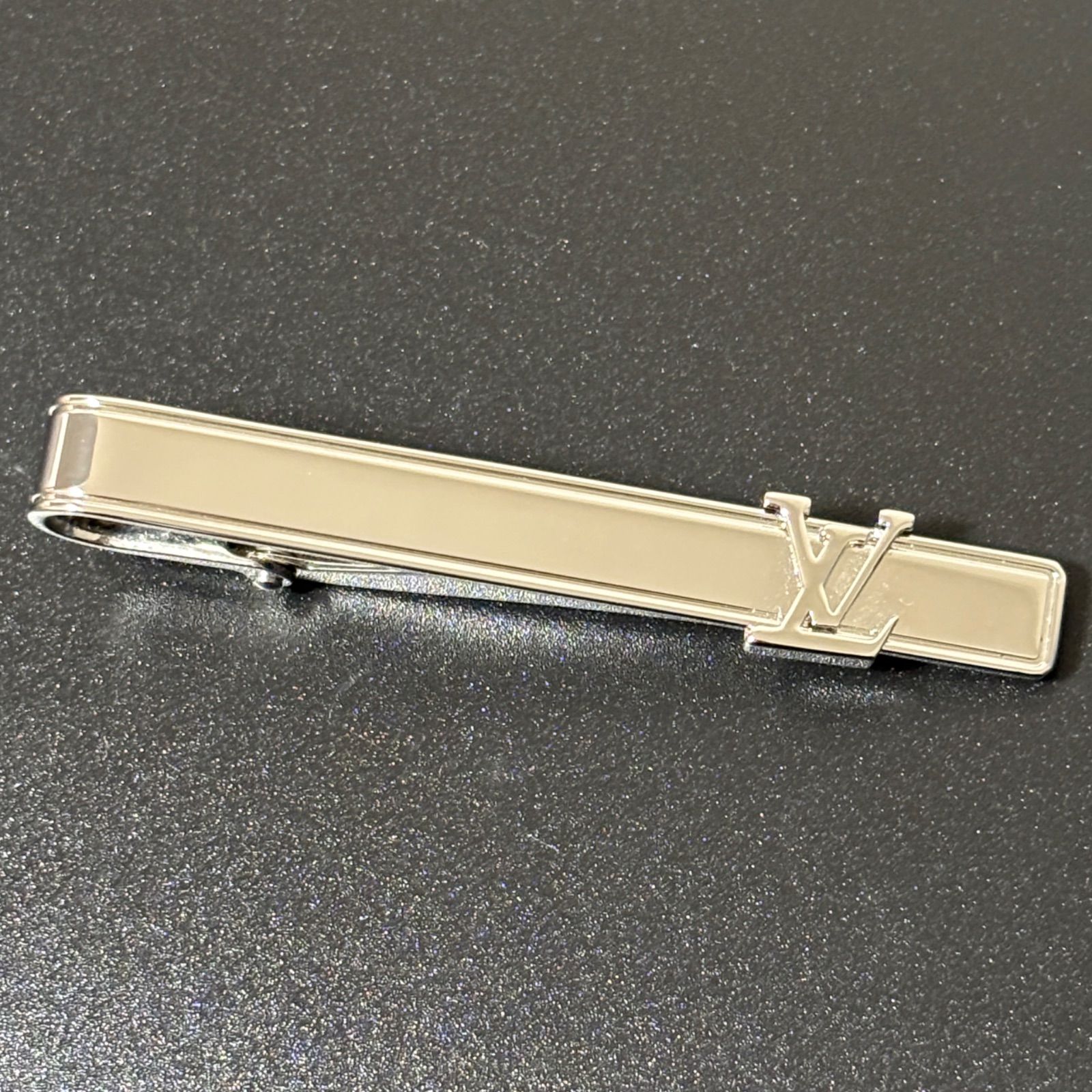 ルイヴィトン LOUIS VUITTON ネクタイピン タイバー LVロゴ シルバー M 61981 メンズ ビジネス フォーマル 小物 MADE IN ITALY