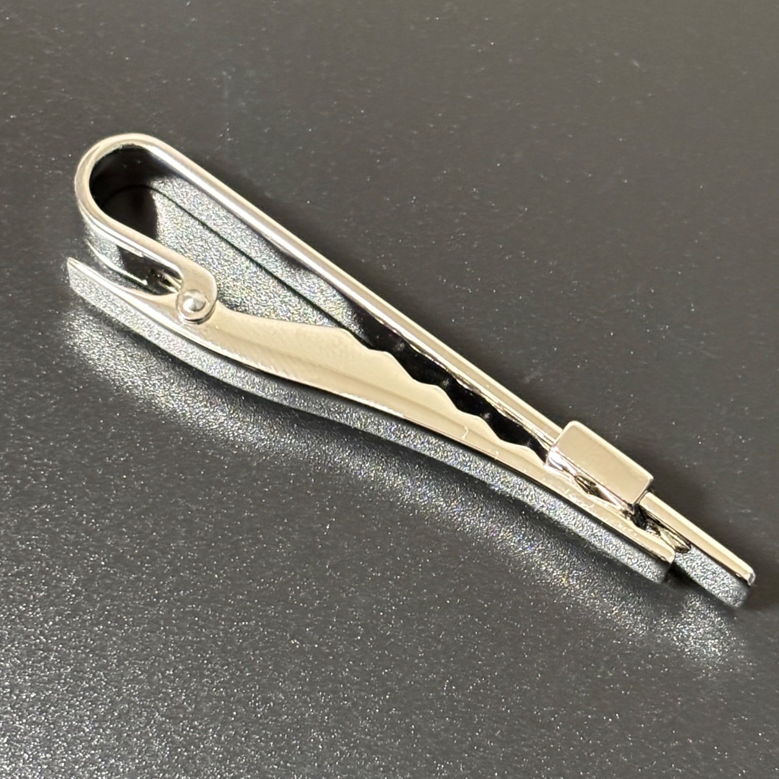 ルイヴィトン LOUIS VUITTON ネクタイピン タイバー LVロゴ シルバー M 61981 メンズ ビジネス フォーマル 小物 MADE IN ITALY