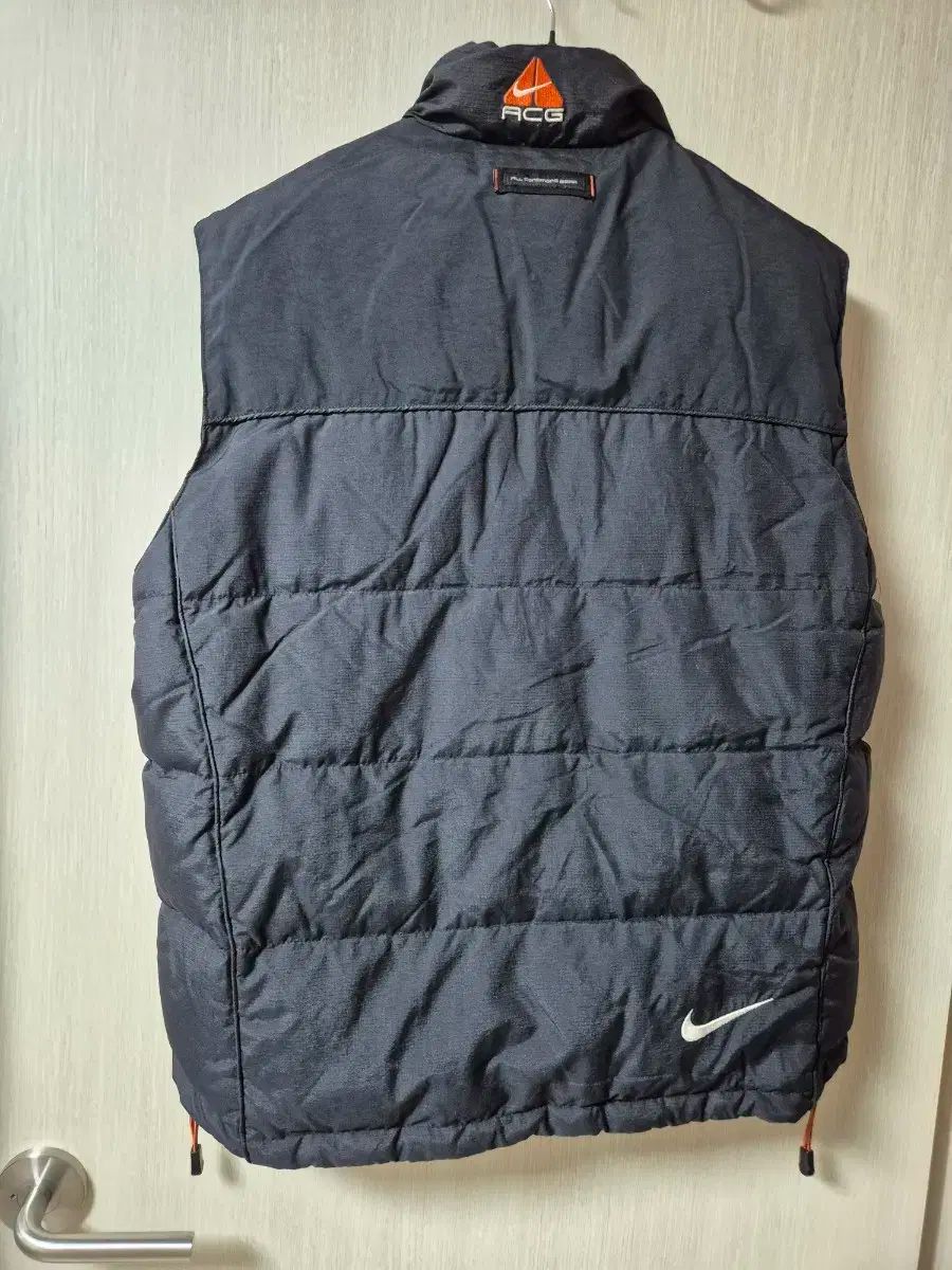 ナイキ acg ブラック ロゴ ダウンパデッド ベスト 100 ダウンベスト