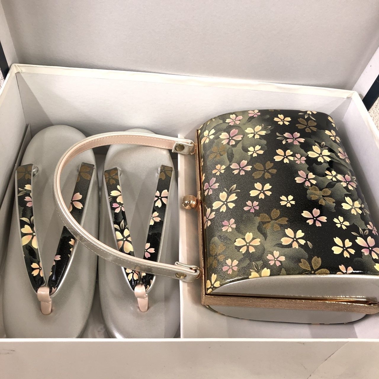 美品・匿名配送OK】草履 バッグ セット ／ Zori Sandals & Handbag Set