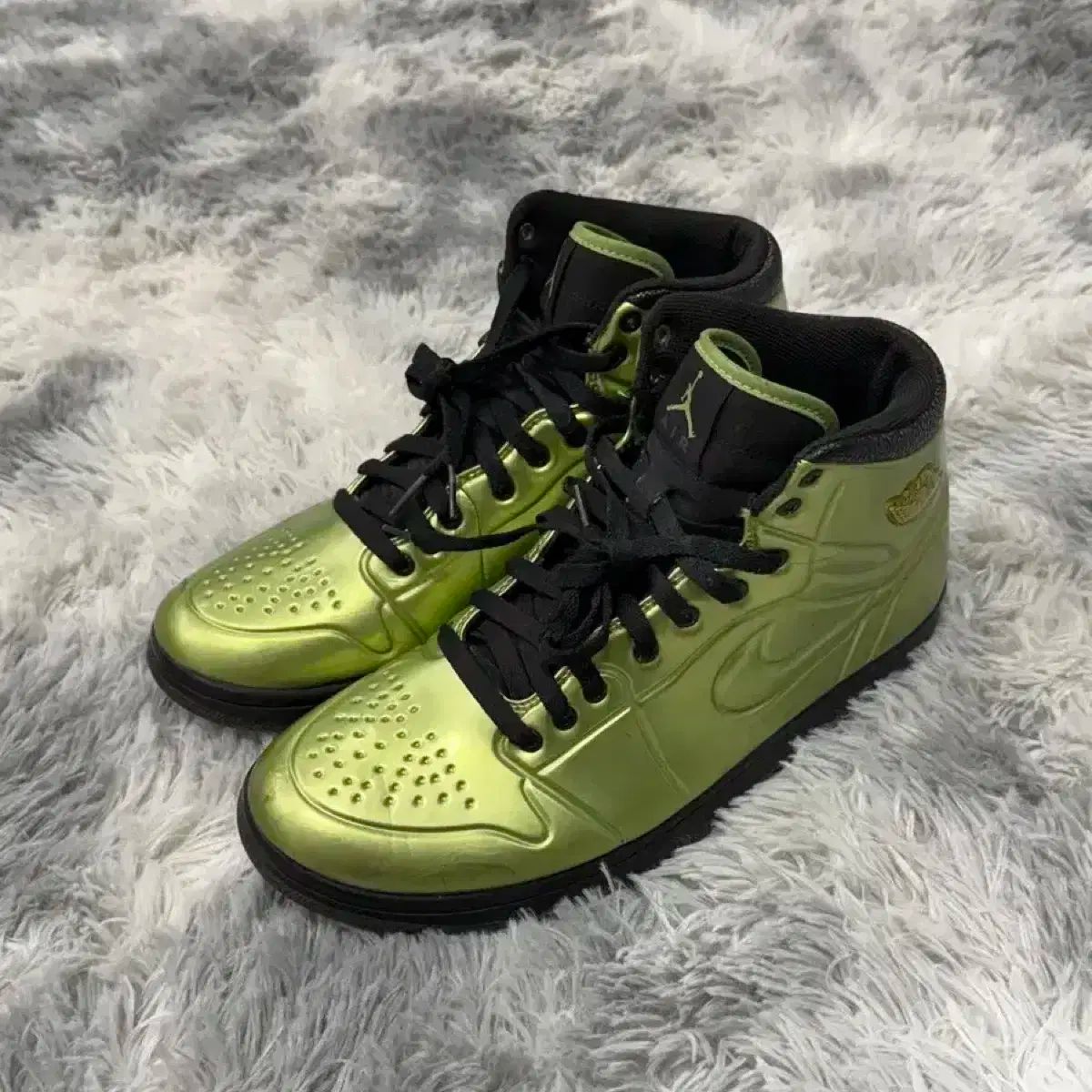 Air Jordan 1 アンドーッド クッショニング ミッド トップス 物