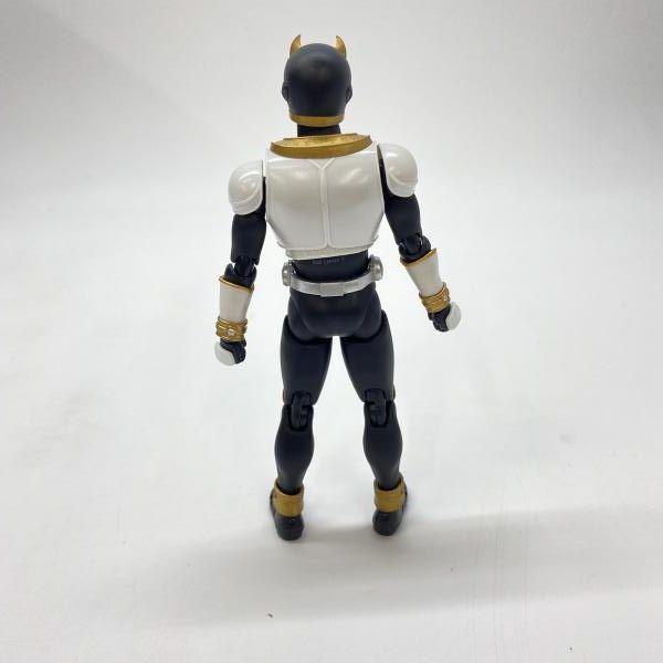 バンダイ S.H.Figuarts 真骨彫製法 仮面ライダークウガ グローイングフォーム 開封品 97 仮面ライダー 特撮 フィギュア
