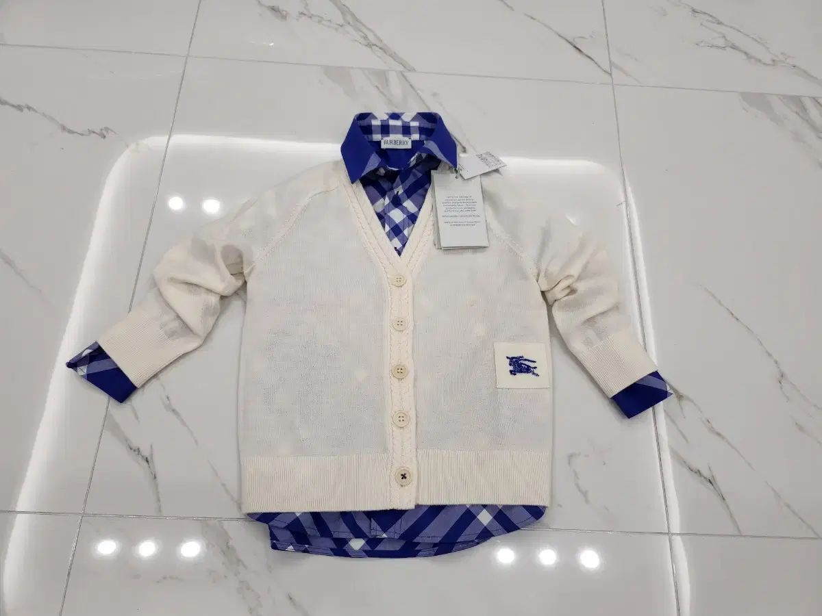 バーバリー キッズ ウールカーディガン 4 Y タグ
